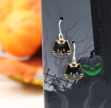 Load image into Gallery viewer, Handmade Hallowe&#39;en Spooky Enamelled Black Cat Face
